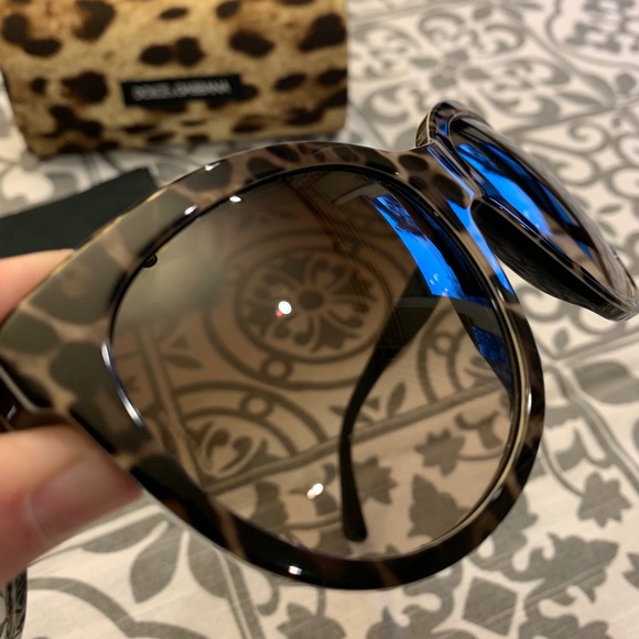 Like NEW Dolce & Gabbana Sunglasses - Picture 4 of 7